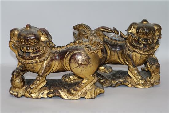A pair of Chinese giltwood shi shi Height 20cm.